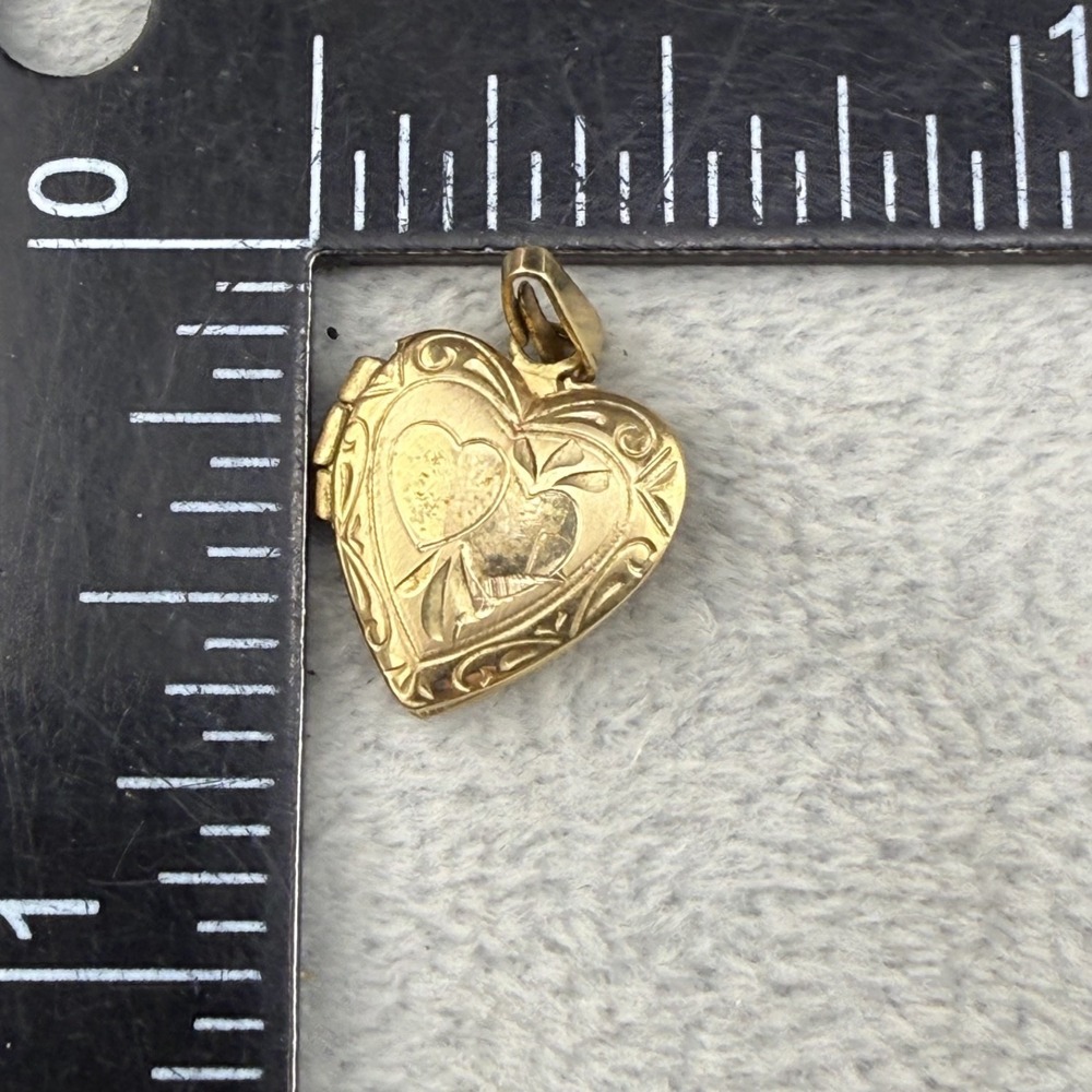 Vintage Gold Filled Locket Hearts Etched Pendant‎ - Picture 8 of 9
